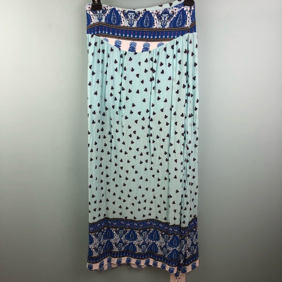 Dresses & Skirts - NWOT beautiful high waisted maxi skirt